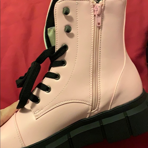 Boot - Picture 3 of 3